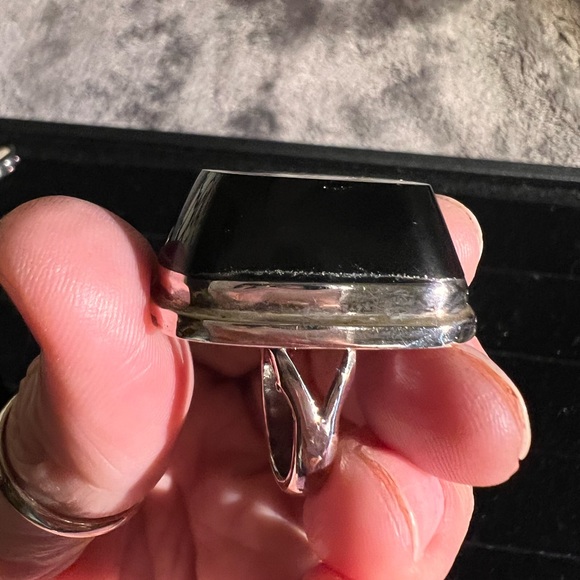 Sterling Silver With large Black onyx stone - Great condition- Size 7 - Picture 2 of 6
